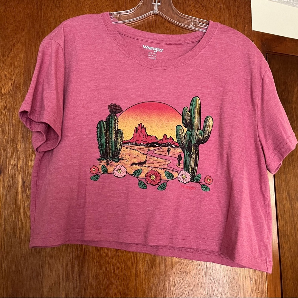 Wranglers Size M Crop Top Graphic Tee pink
